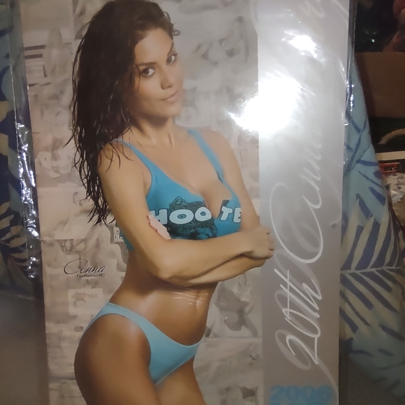 Hooter's Calendar new collectable vtg - Picture 2 of 12